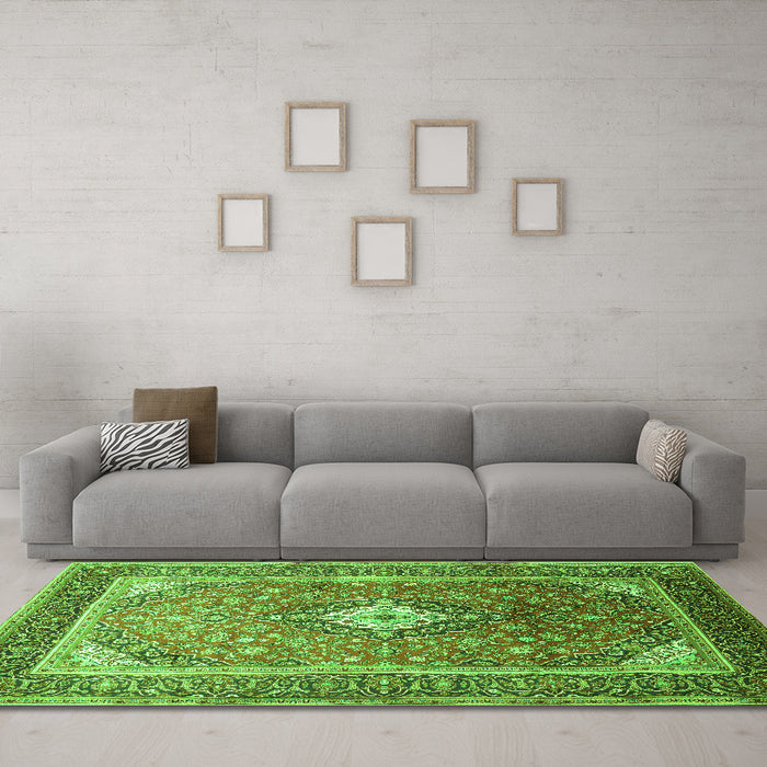 Machine Washable Medallion Green Traditional Area Rugs in a Living Room,, wshtr545grn