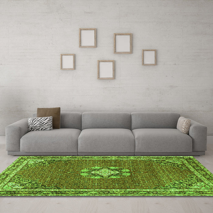 Machine Washable Medallion Green Traditional Area Rugs in a Living Room,, wshtr547grn