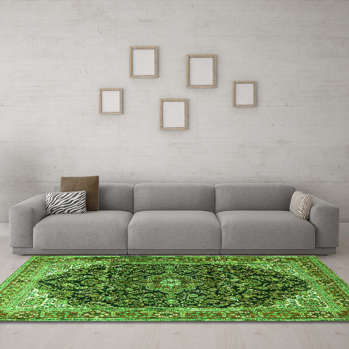 Machine Washable Medallion Green Traditional Area Rugs in a Living Room,, wshtr549grn