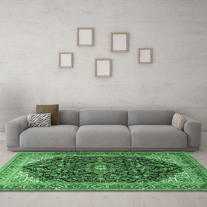 Machine Washable Medallion Emerald Green Traditional Area Rugs in a Living Room,, wshtr549emgrn