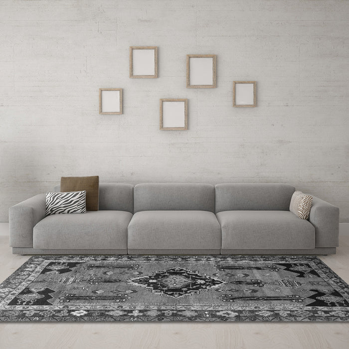 Machine Washable Persian Gray Traditional Rug in a Living Room,, wshtr550gry