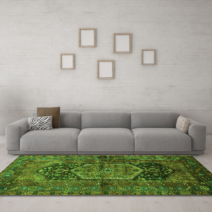 Machine Washable Persian Green Traditional Area Rugs in a Living Room,, wshtr553grn
