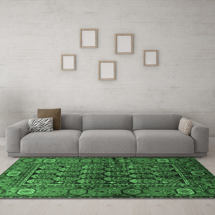 Machine Washable Persian Emerald Green Traditional Area Rugs in a Living Room,, wshtr556emgrn