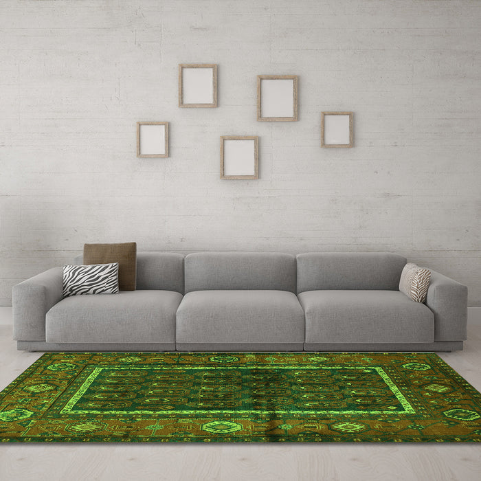 Machine Washable Persian Green Traditional Area Rugs in a Living Room,, wshtr557grn