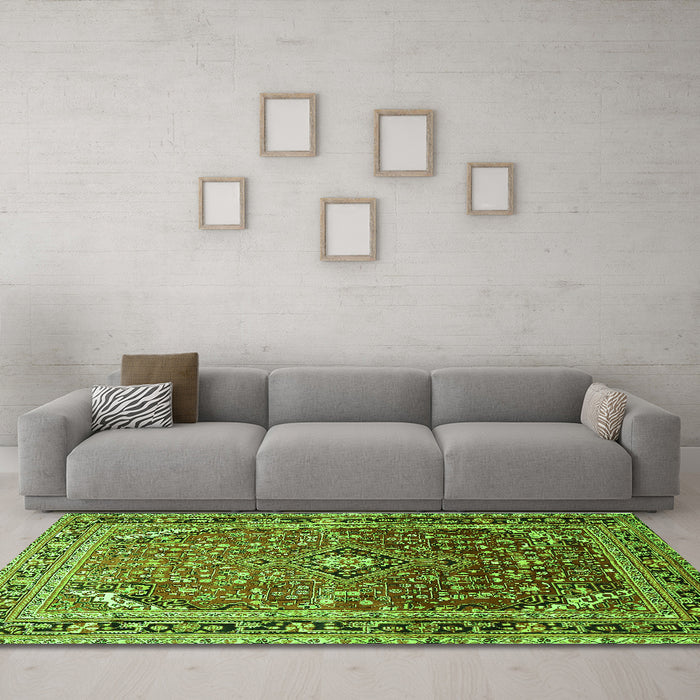 Machine Washable Persian Green Traditional Area Rugs in a Living Room,, wshtr560grn