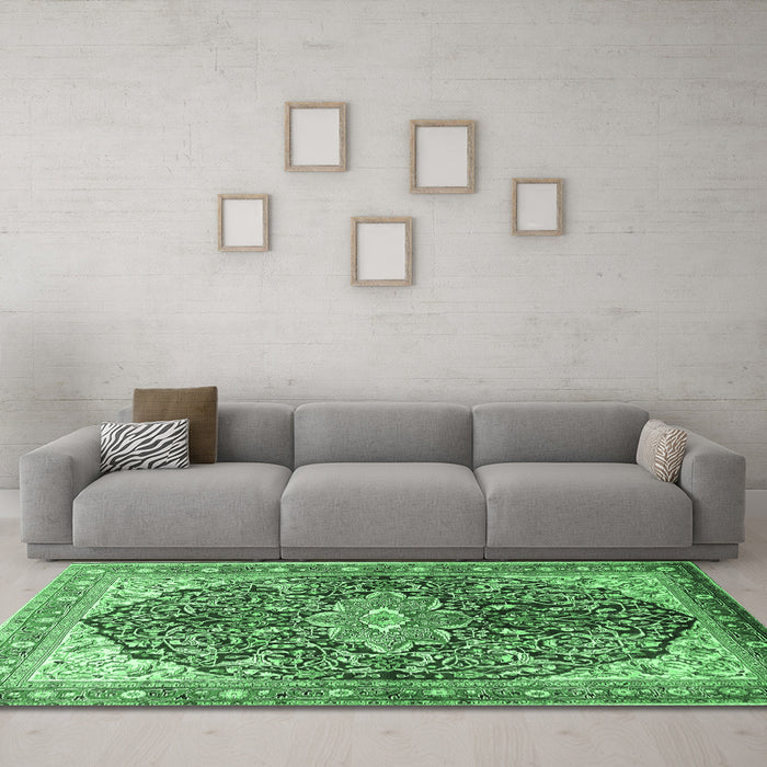 Machine Washable Medallion Emerald Green Traditional Area Rugs in a Living Room,, wshtr563emgrn