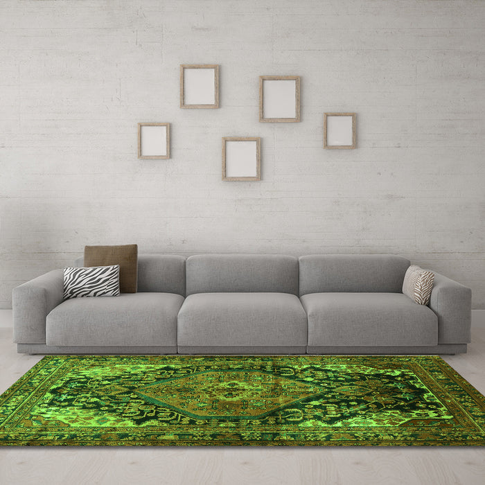 Machine Washable Persian Green Traditional Area Rugs in a Living Room,, wshtr566grn