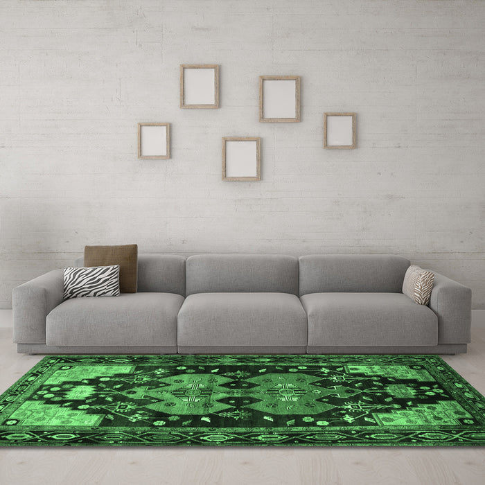 Machine Washable Persian Emerald Green Traditional Area Rugs in a Living Room,, wshtr568emgrn