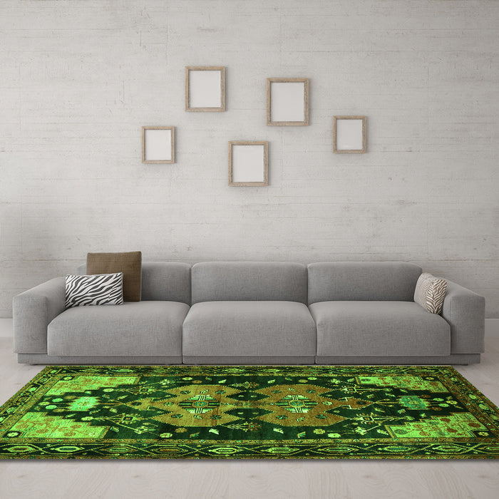 Machine Washable Persian Green Traditional Area Rugs in a Living Room,, wshtr568grn