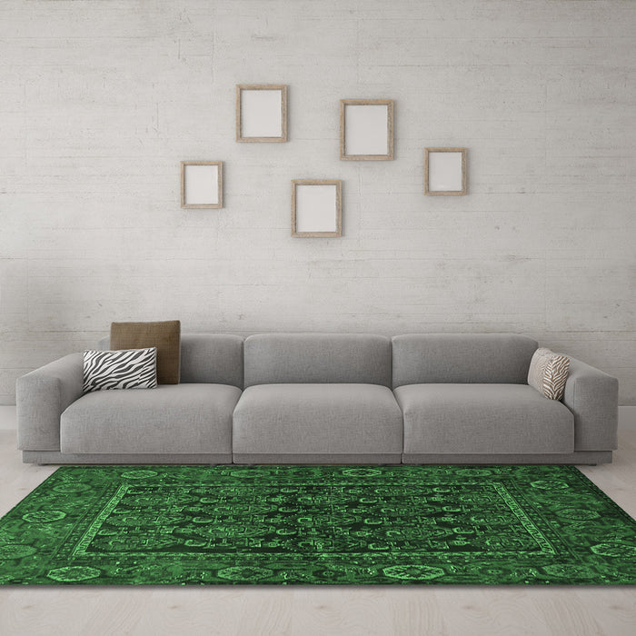Machine Washable Persian Emerald Green Traditional Area Rugs in a Living Room,, wshtr569emgrn