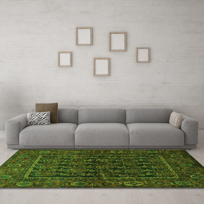 Machine Washable Persian Green Traditional Area Rugs in a Living Room,, wshtr569grn
