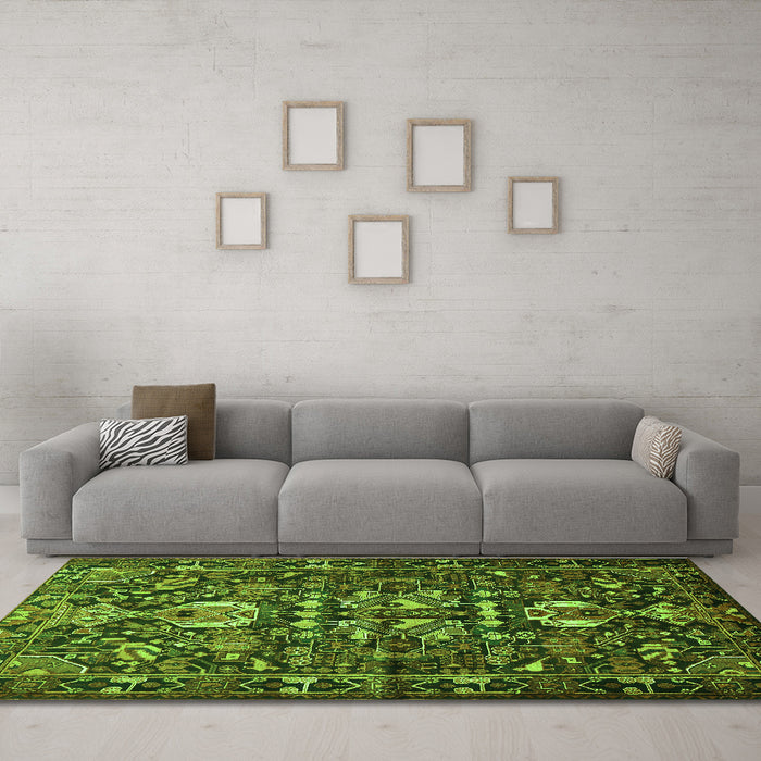 Machine Washable Animal Green Traditional Area Rugs in a Living Room,, wshtr570grn