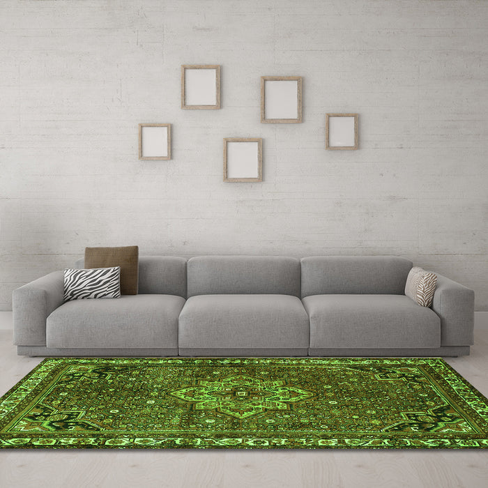 Machine Washable Persian Green Traditional Area Rugs in a Living Room,, wshtr571grn