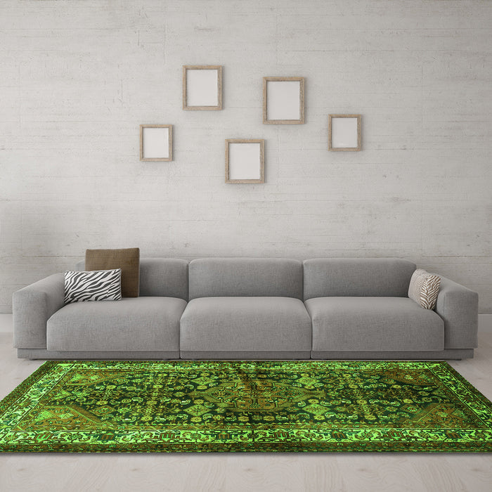 Machine Washable Persian Green Traditional Area Rugs in a Living Room,, wshtr572grn
