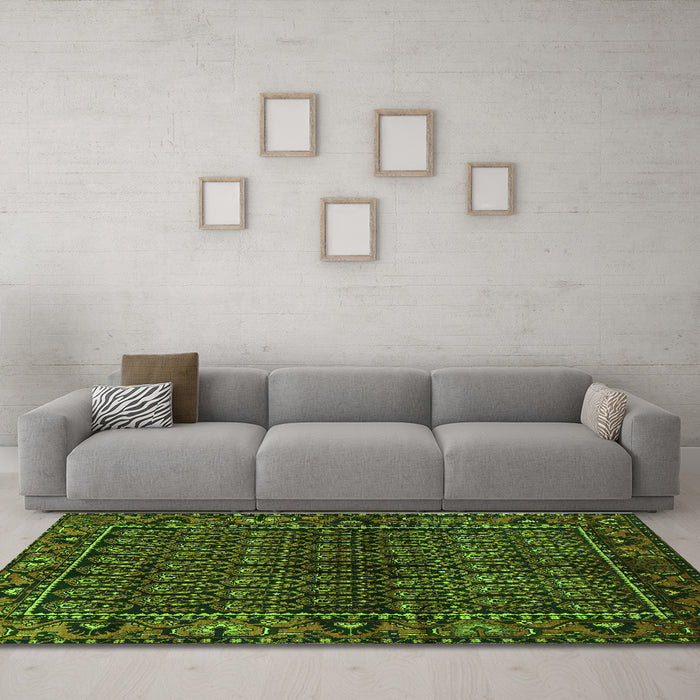 Machine Washable Persian Green Traditional Area Rugs in a Living Room,, wshtr573grn