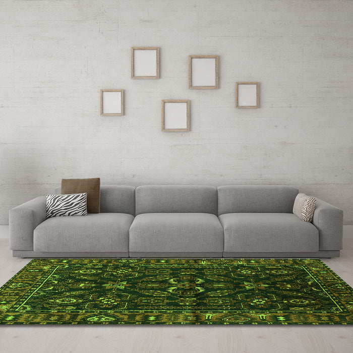 Machine Washable Persian Green Traditional Area Rugs in a Living Room,, wshtr574grn