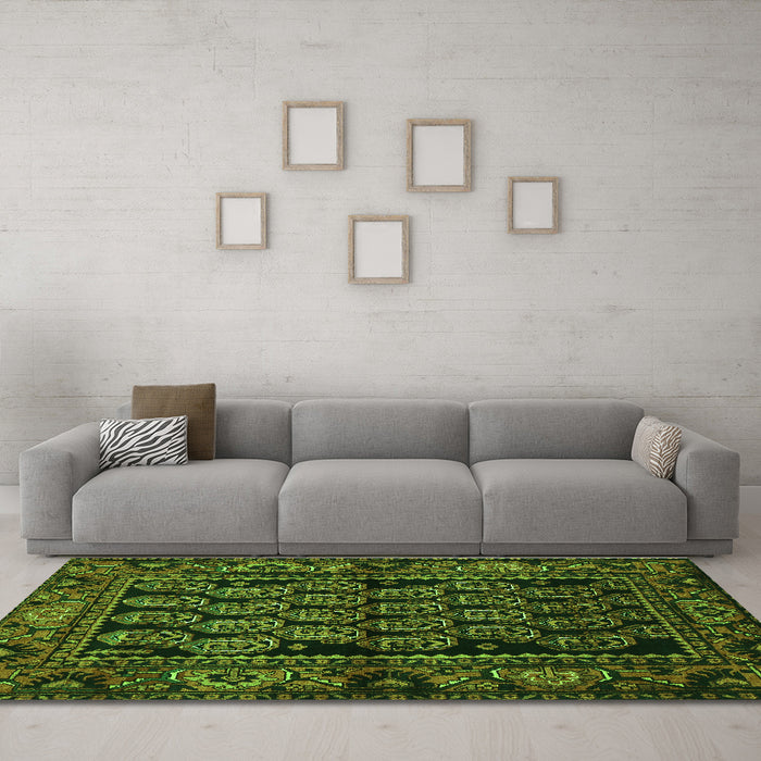 Machine Washable Persian Green Traditional Area Rugs in a Living Room,, wshtr575grn