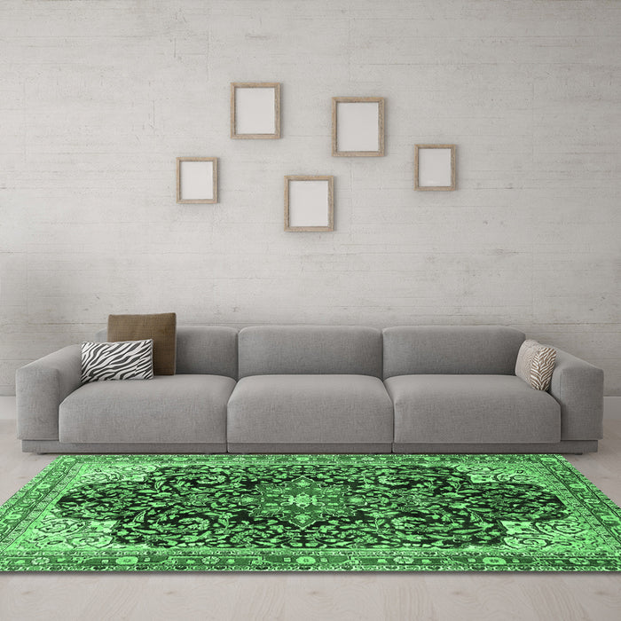 Machine Washable Medallion Emerald Green Traditional Area Rugs in a Living Room,, wshtr576emgrn