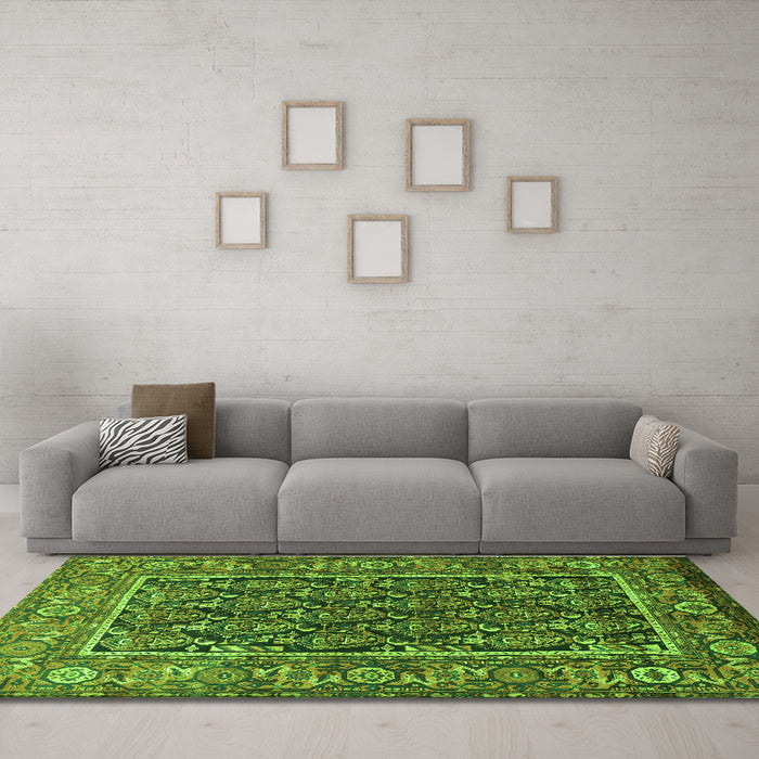 Machine Washable Persian Green Traditional Area Rugs in a Living Room,, wshtr578grn