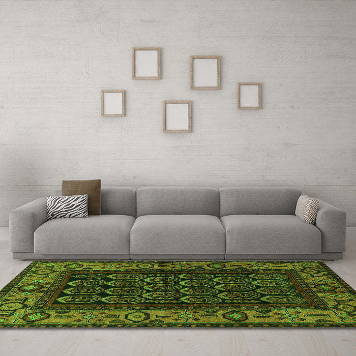Machine Washable Persian Green Traditional Area Rugs in a Living Room,, wshtr581grn