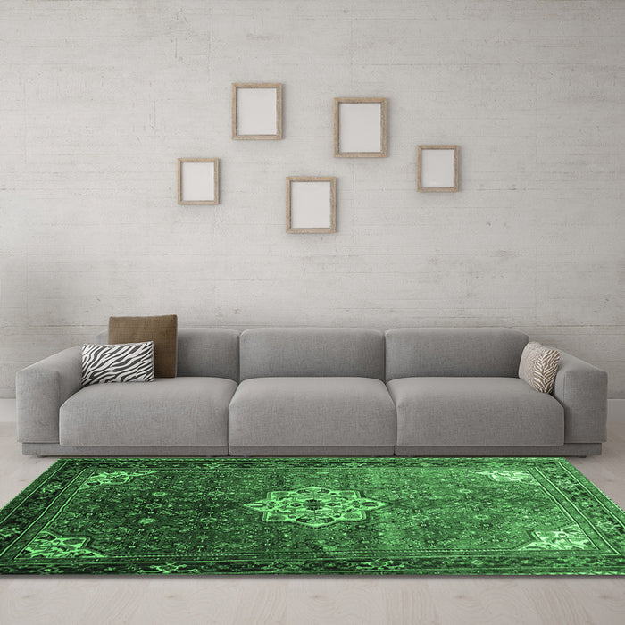 Machine Washable Persian Emerald Green Traditional Area Rugs in a Living Room,, wshtr582emgrn