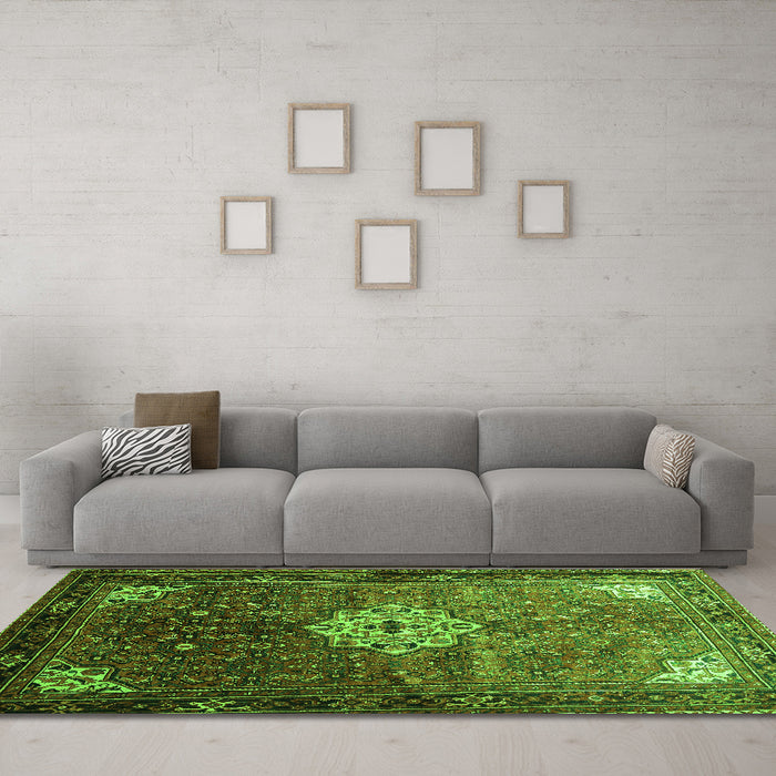 Machine Washable Persian Green Traditional Area Rugs in a Living Room,, wshtr582grn