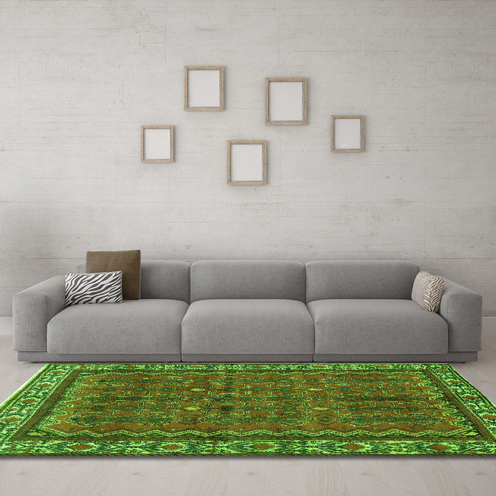 Machine Washable Persian Green Traditional Area Rugs in a Living Room,, wshtr585grn