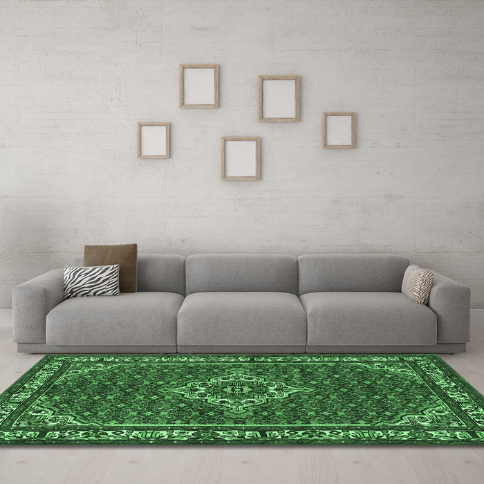 Machine Washable Medallion Emerald Green Traditional Area Rugs in a Living Room,, wshtr586emgrn