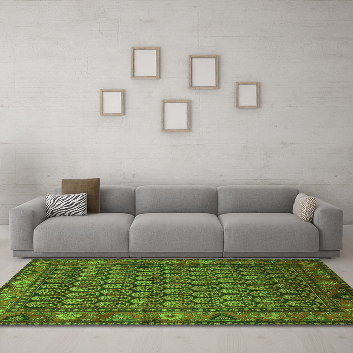 Machine Washable Persian Green Traditional Area Rugs in a Living Room,, wshtr587grn