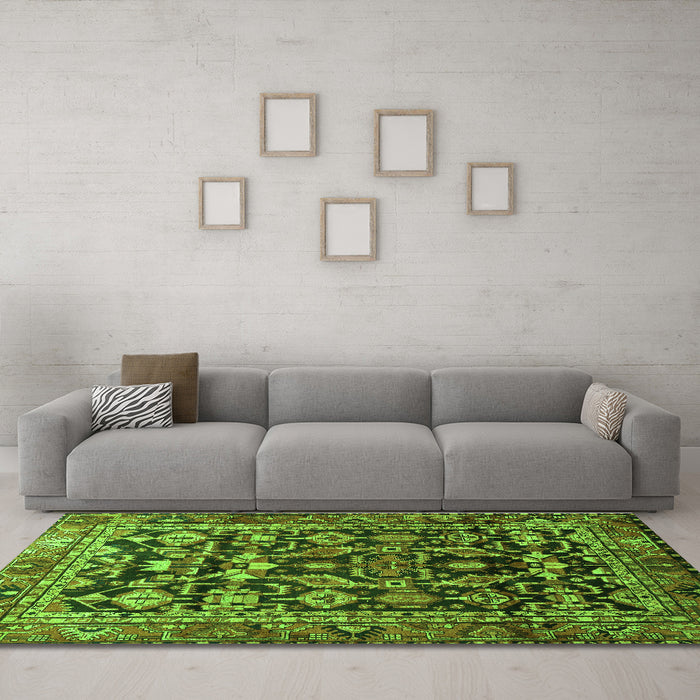 Machine Washable Persian Green Traditional Area Rugs in a Living Room,, wshtr588grn