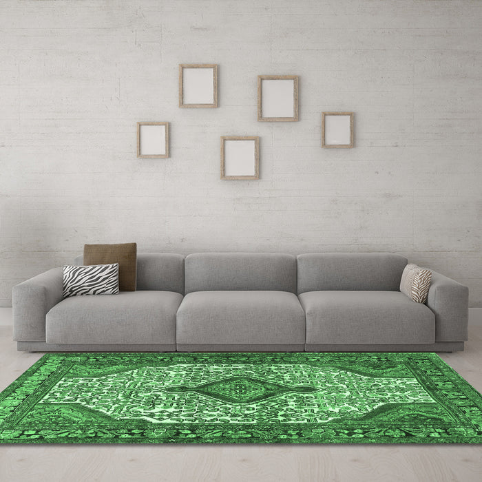 Machine Washable Medallion Emerald Green Traditional Area Rugs in a Living Room,, wshtr589emgrn