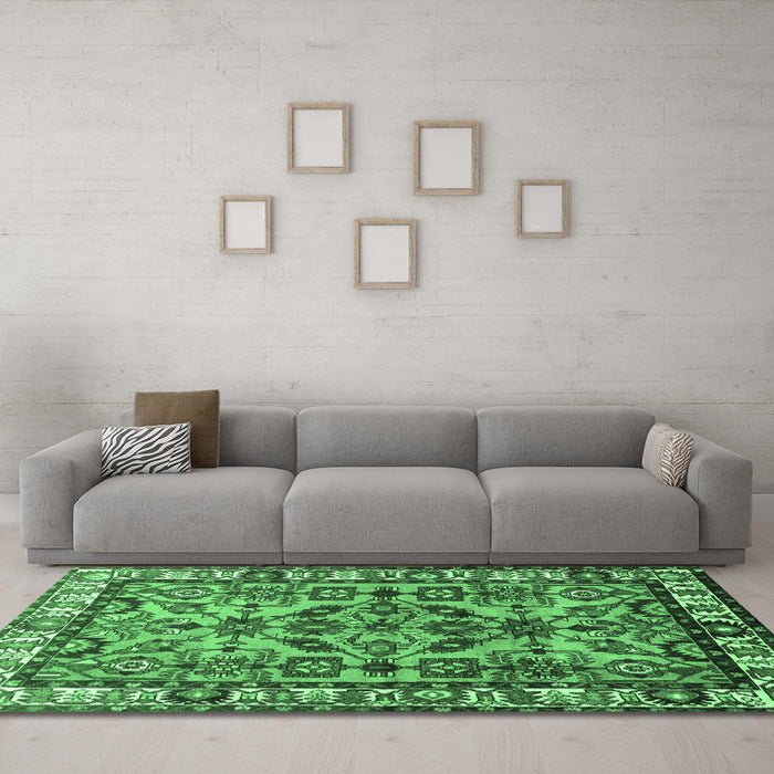 Machine Washable Persian Emerald Green Traditional Area Rugs in a Living Room,, wshtr590emgrn