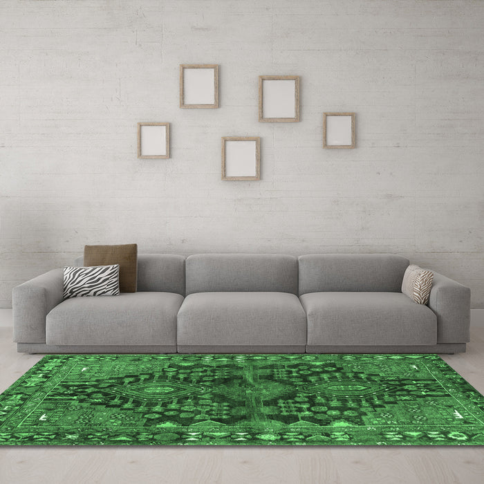 Machine Washable Persian Emerald Green Traditional Area Rugs in a Living Room,, wshtr592emgrn