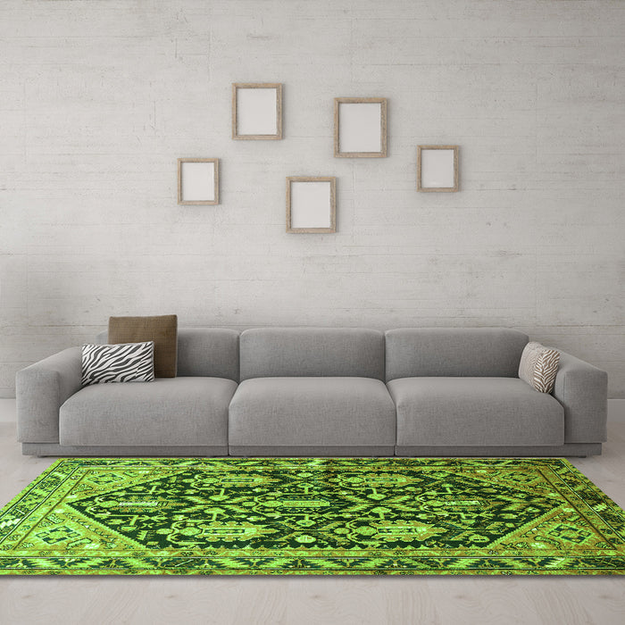 Machine Washable Persian Green Traditional Area Rugs in a Living Room,, wshtr593grn