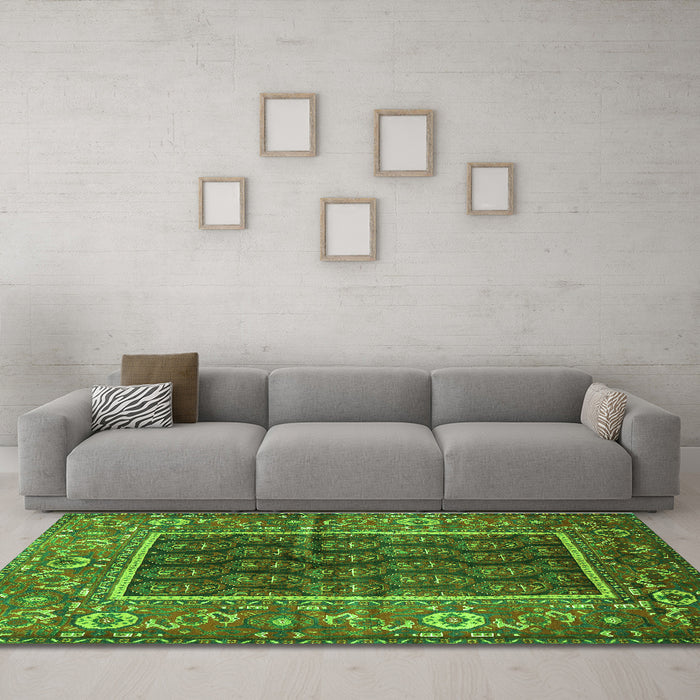 Machine Washable Persian Green Traditional Area Rugs in a Living Room,, wshtr595grn