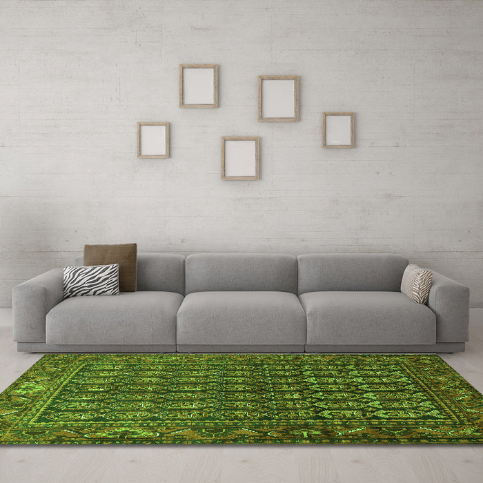 Machine Washable Persian Green Traditional Area Rugs in a Living Room,, wshtr596grn