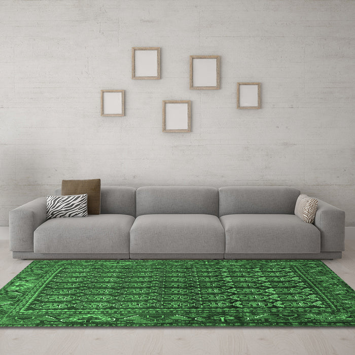 Machine Washable Persian Emerald Green Traditional Area Rugs in a Living Room,, wshtr596emgrn