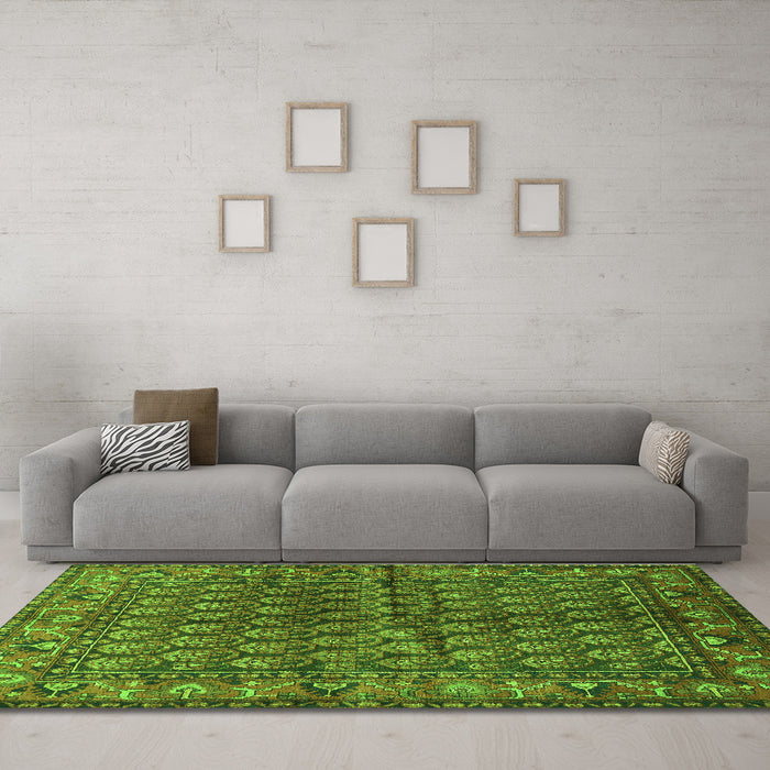 Machine Washable Persian Green Traditional Area Rugs in a Living Room,, wshtr597grn
