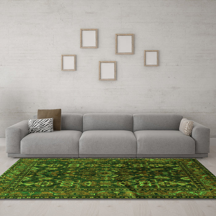 Machine Washable Persian Green Traditional Area Rugs in a Living Room,, wshtr598grn