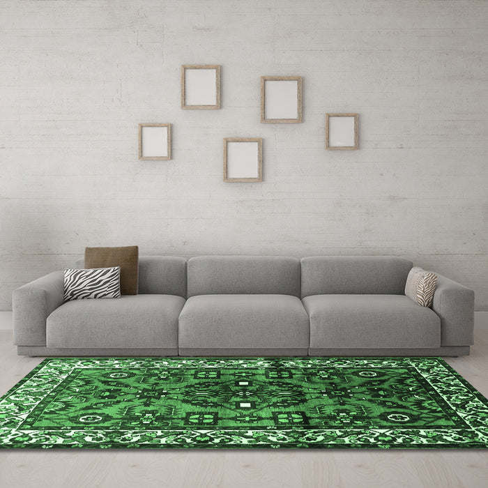 Machine Washable Persian Emerald Green Traditional Area Rugs in a Living Room,, wshtr599emgrn