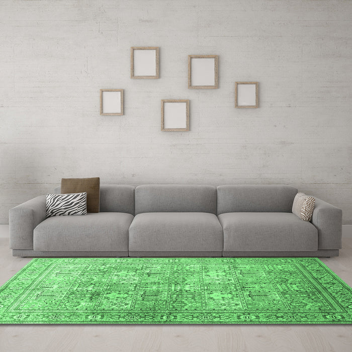 Machine Washable Persian Emerald Green Traditional Area Rugs in a Living Room,, wshtr59emgrn