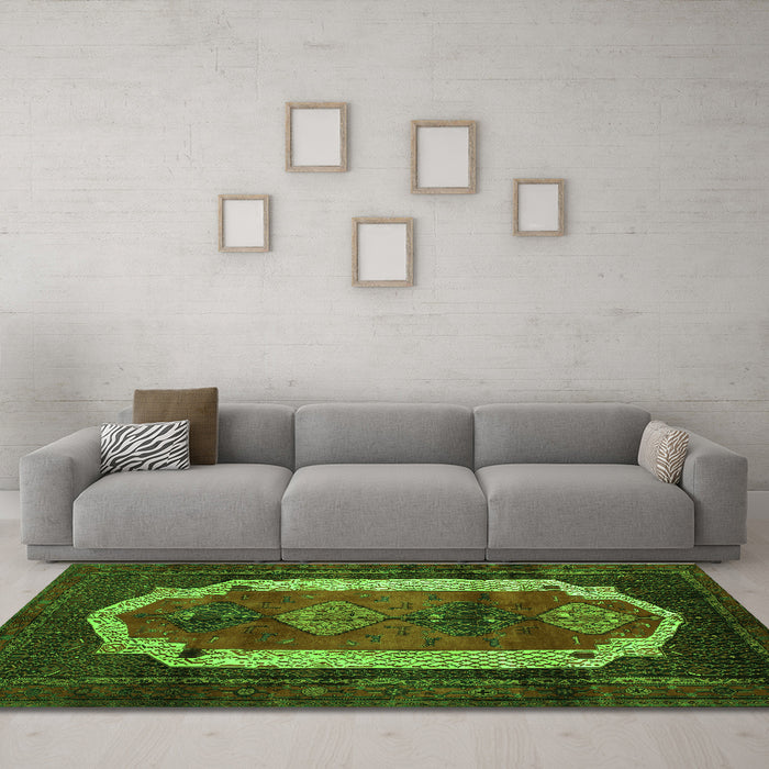 Machine Washable Persian Green Traditional Area Rugs in a Living Room,, wshtr5grn