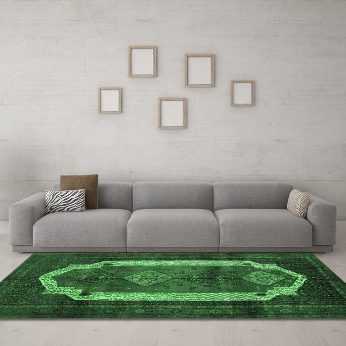 Machine Washable Persian Emerald Green Traditional Area Rugs in a Living Room,, wshtr5emgrn