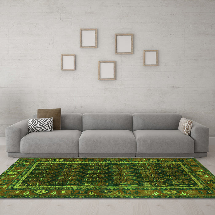 Machine Washable Persian Green Traditional Area Rugs in a Living Room,, wshtr602grn