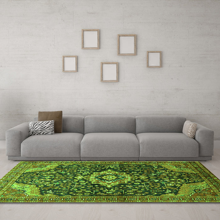 Machine Washable Persian Green Traditional Area Rugs in a Living Room,, wshtr606grn