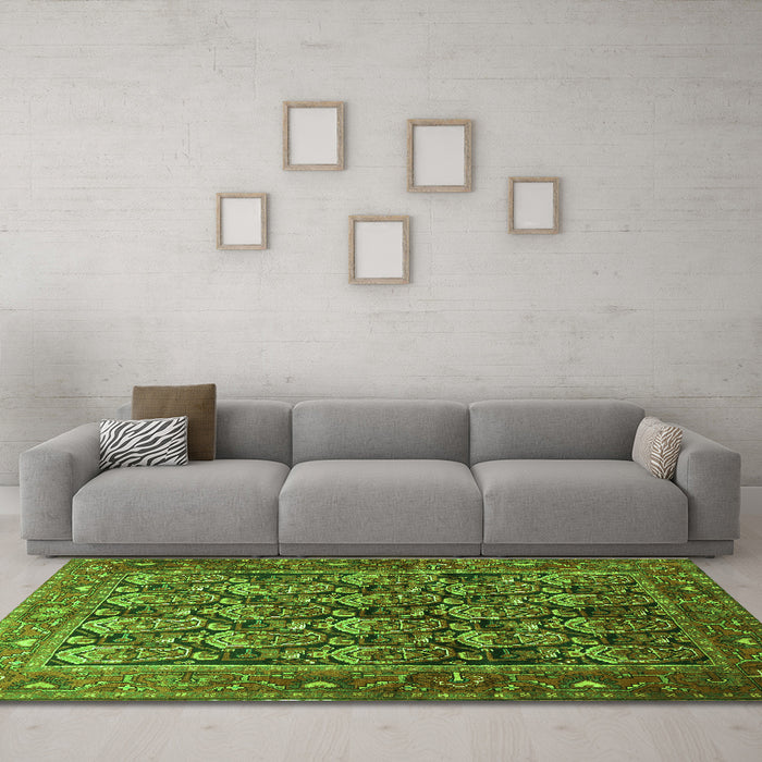 Machine Washable Persian Green Traditional Area Rugs in a Living Room,, wshtr608grn