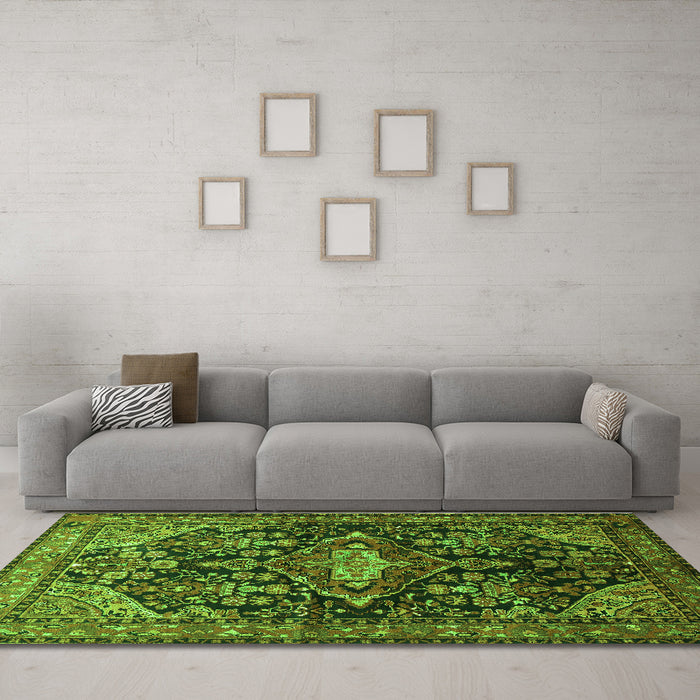 Machine Washable Persian Green Traditional Area Rugs in a Living Room,, wshtr613grn