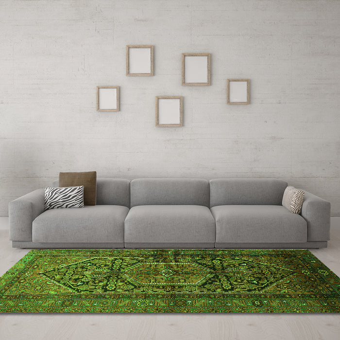 Machine Washable Persian Green Traditional Area Rugs in a Living Room,, wshtr614grn