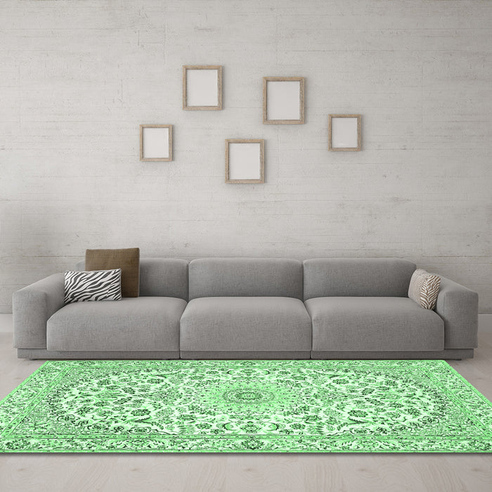 Machine Washable Medallion Emerald Green Traditional Area Rugs in a Living Room,, wshtr618emgrn