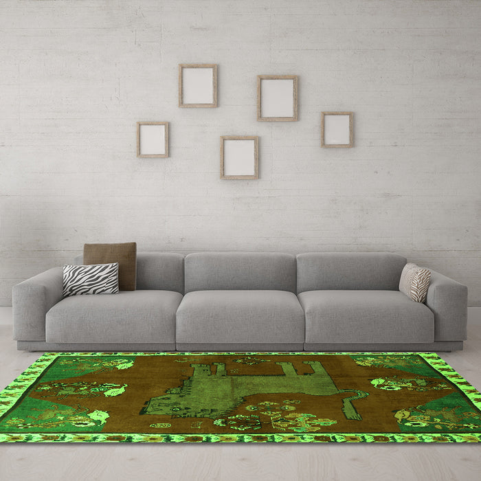 Machine Washable Animal Green Traditional Area Rugs in a Living Room,, wshtr622grn